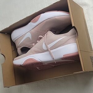 NIKE WOMENS 11.5 CITY REP TR SHOES SNEAKERS